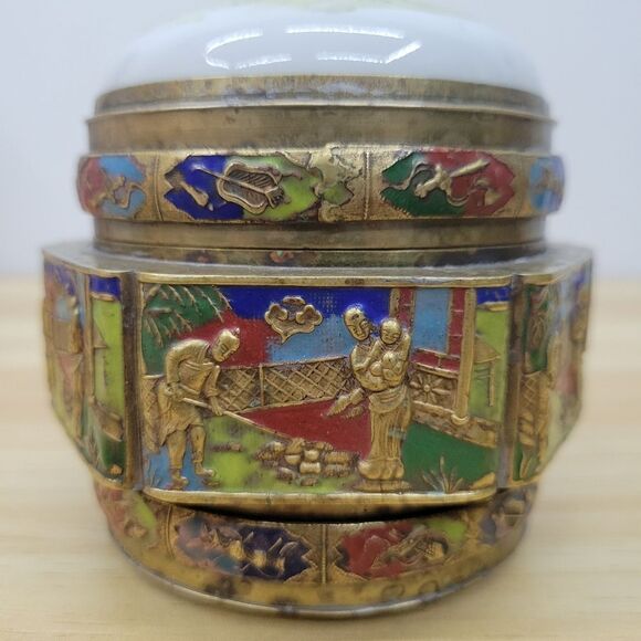 Vintage Chinese Brass Handpainted Snuff or Tea Cloisonne Figural Art Trinket Box - Picture 15 of 16